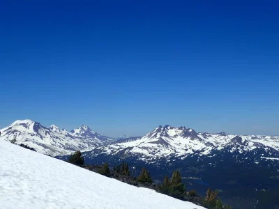 view from Mt. Bachelor:
3 Sisters, Mt. Washington in distance, Broken Top